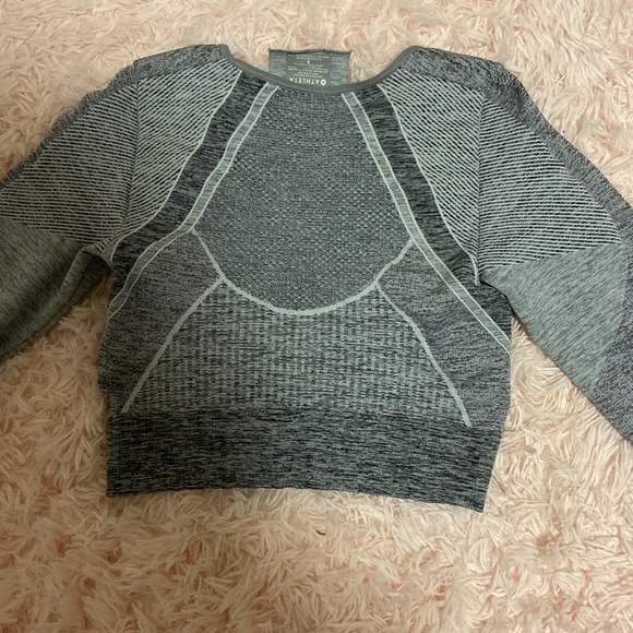 Athleta crop top work out shirt - Picture 2 of 3